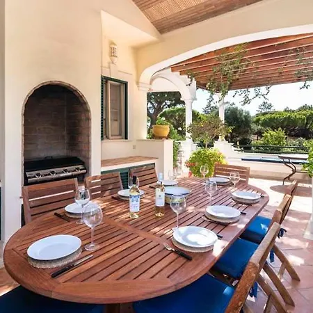 Sleeps 10 Pool Air Con Wifi