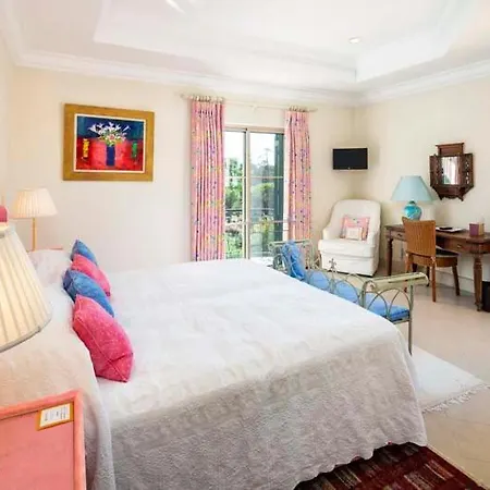 Sleeps 10 Pool Air Con Wifi