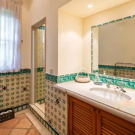 Sleeps 10 Pool Air Con Wifi * Ludo