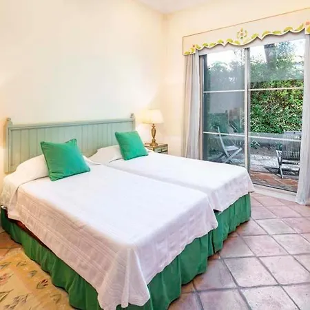 Sleeps 10 Pool Air Con Wifi Ludo