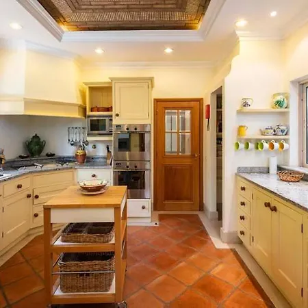 Sleeps 10 Pool Air Con Wifi *