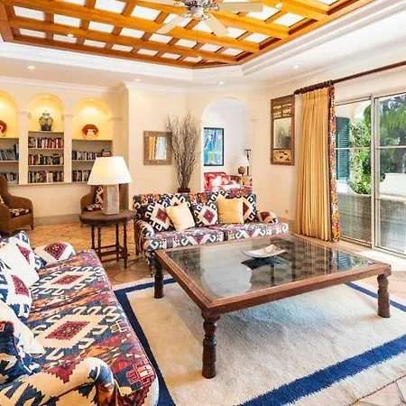 Sleeps 10 Pool Air Con Wifi Villa