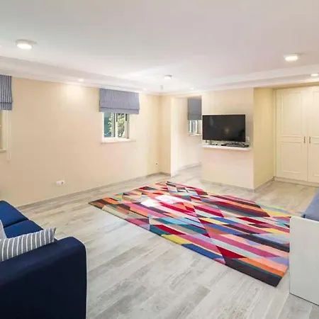Sleeps 10 Pool Air Con Wifi Ludo